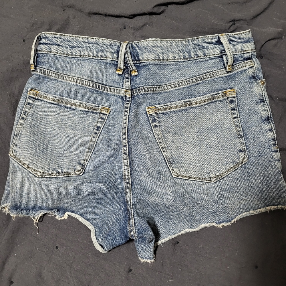 The Bombshell Short - image 2